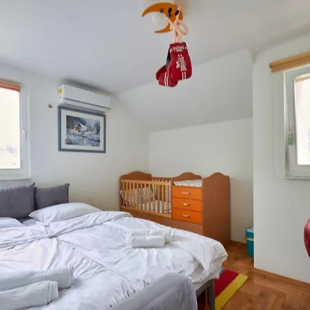 וילה Charming Luxury סראייבו